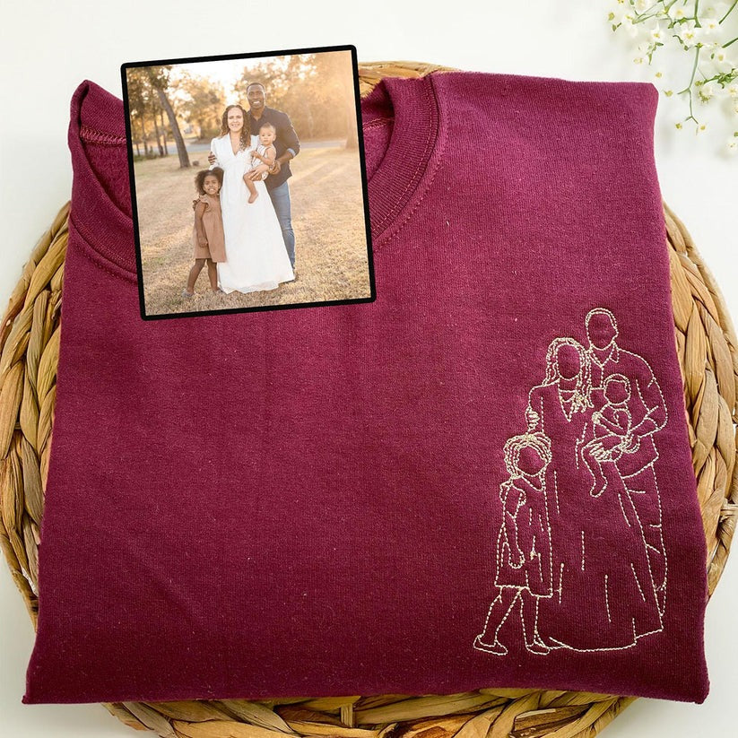 Custom Embroidered Sweatshirt with Outline Family Portrait – Personalized Hoodie Gift