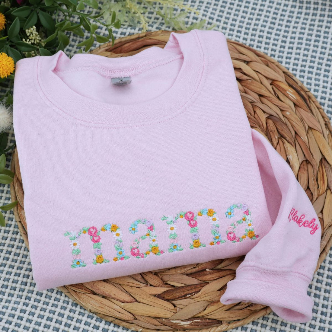 Custom Embroidered Floral Mama Sweatshirt with Kids’ Names & Est Years – Personalized Mother’s Day Gift